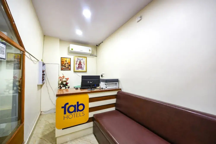 Fabhotel Mona International