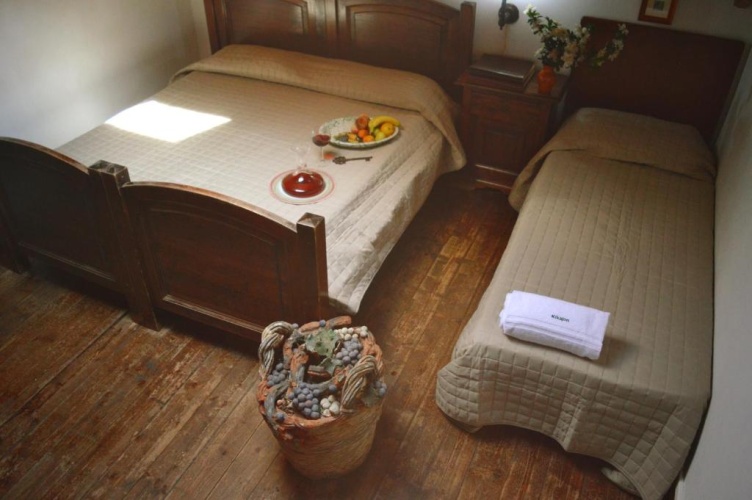 Standard Sextuple Family room