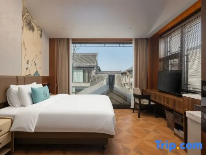2 Bedrooms Duplex Suite with courtyard view