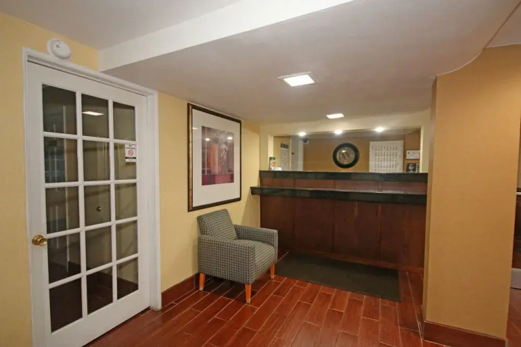 Townhouse Inn