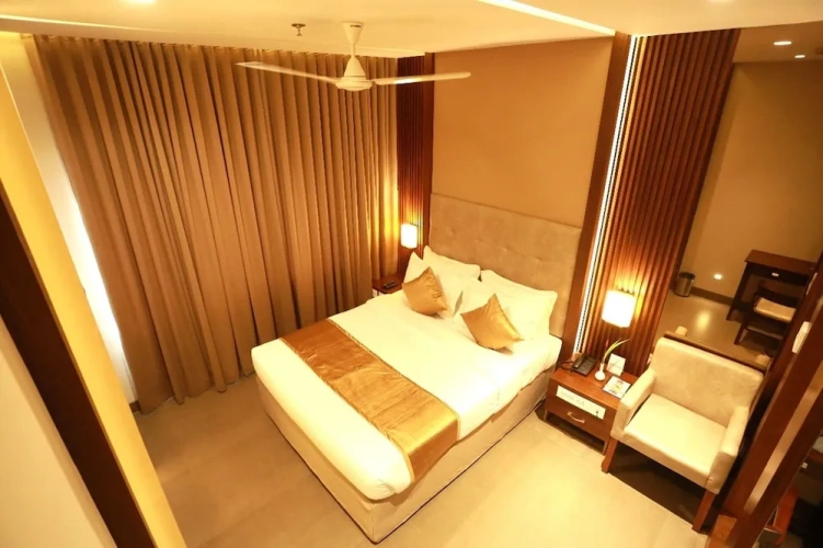 Deluxe Double room with city view