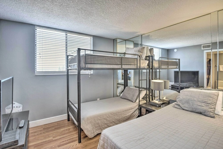 2 Bedrooms Apartment