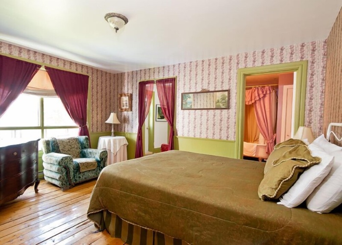 Standard Triple room with balcony