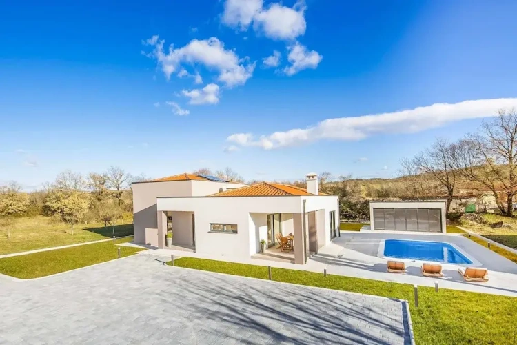3 Bedrooms Villa