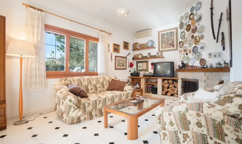 5 Bedrooms Villa
