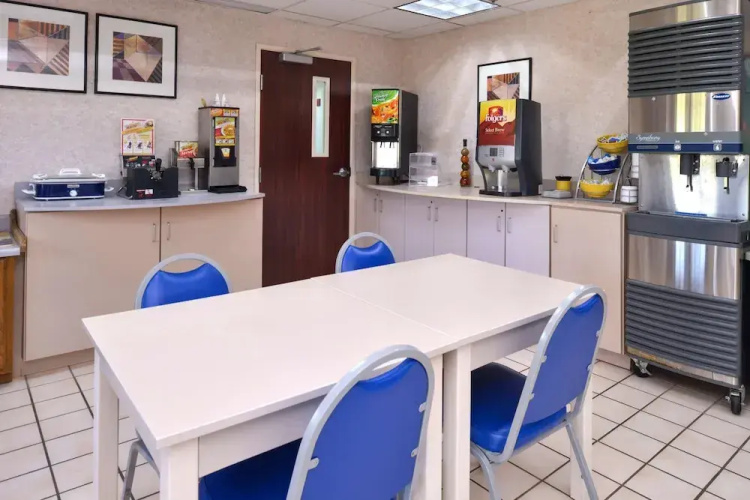 Sunset Inn & Suites