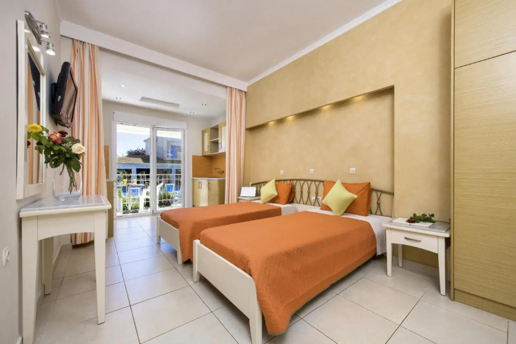 Kavos Plaza Hotel