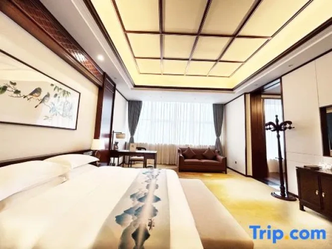 Luxury Suite