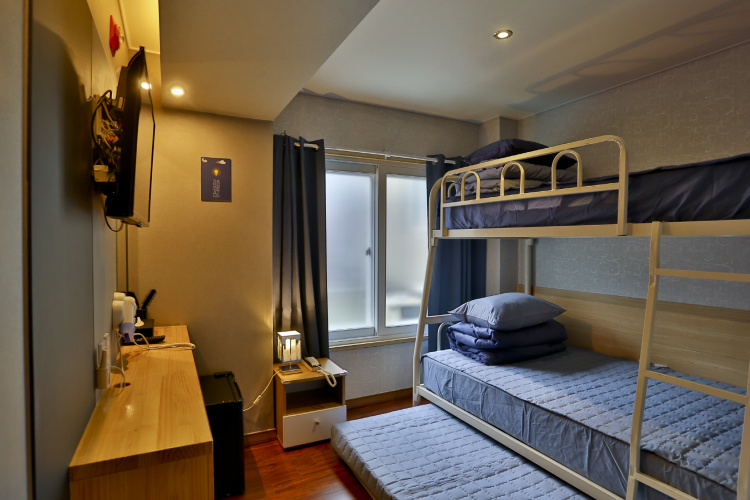 Standard Triple room