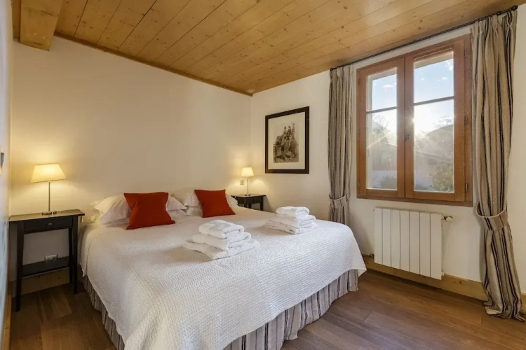 Chalet Les Tissourds 4 Central hot tub