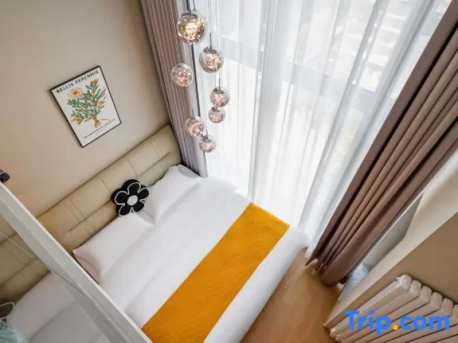 Suite with city view