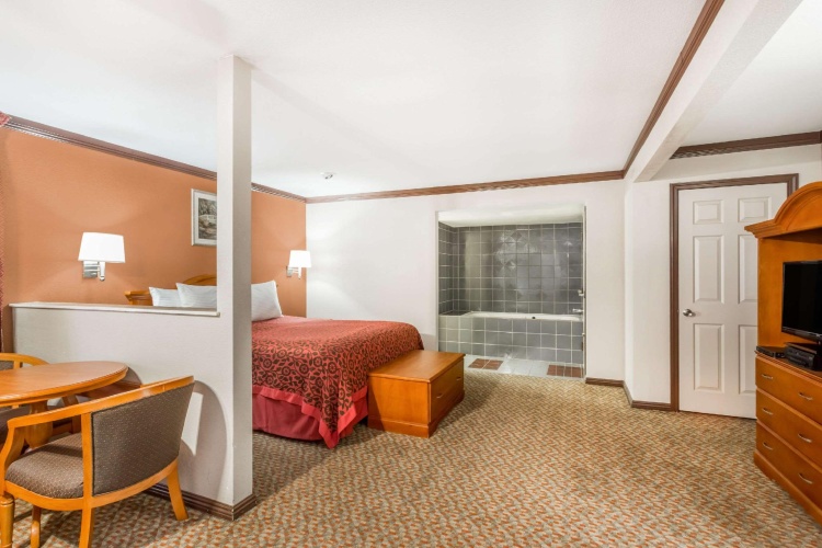 Deluxe Double Suite