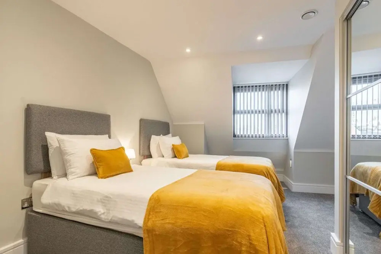 Celador Apartments - Bond House