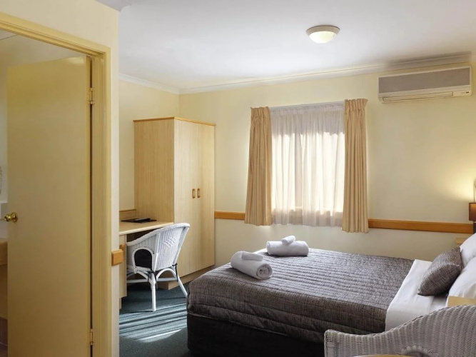 Warwick Vines Motel