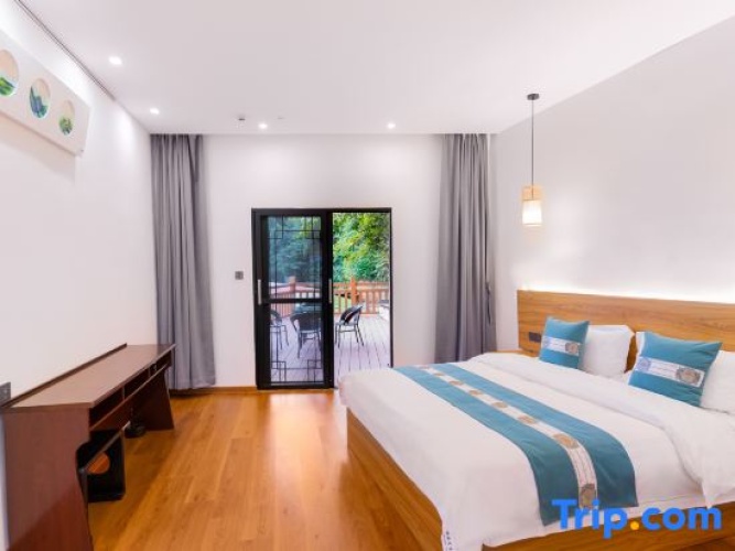 1 Bedroom Standard Double room with mountain view