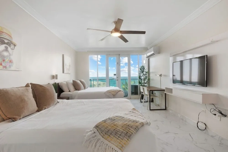 Standard Studio with balcony and with bay view