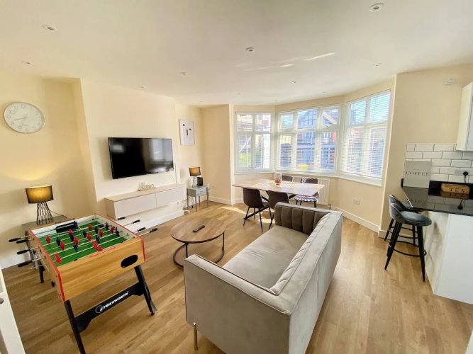 Stunning Two Bed South Croydon Apartment - Relax in Style