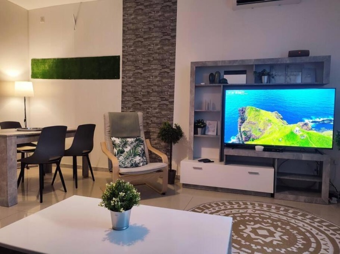 2 Bedrooms Apartment