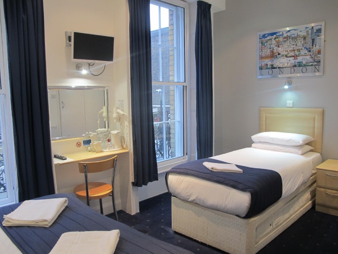 Triple room