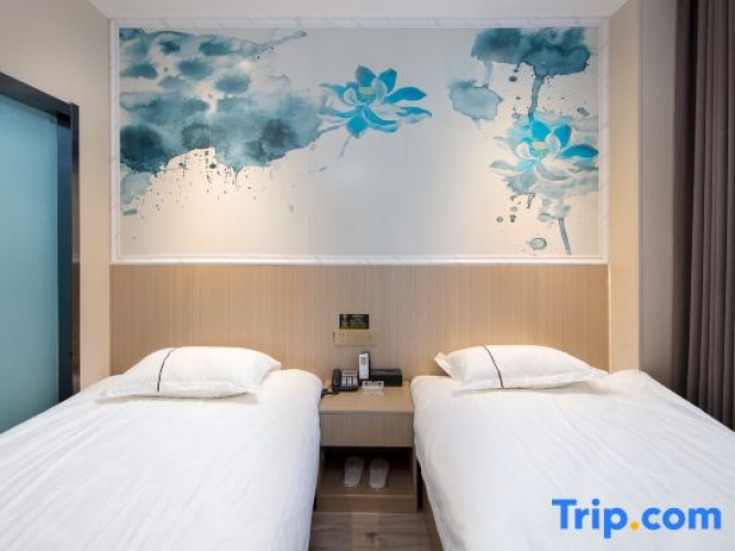 Economy Twin room