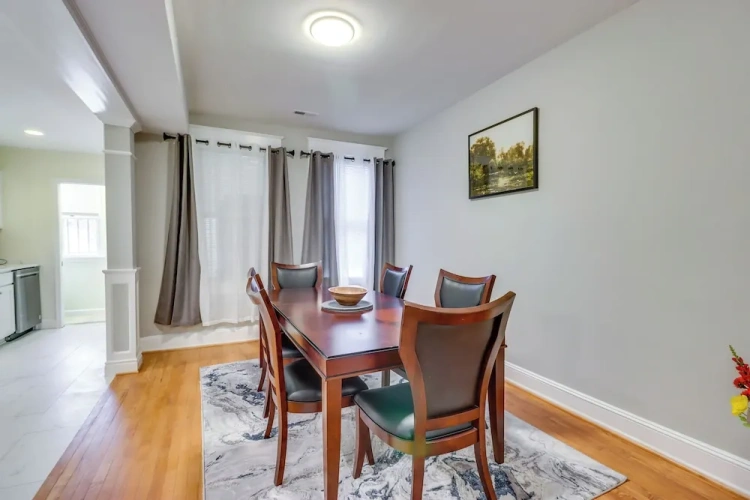 3 Bedrooms Apartment