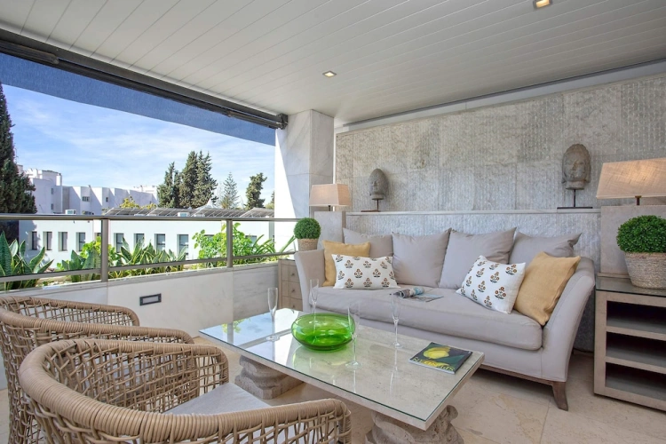 3 Bedrooms Apartment