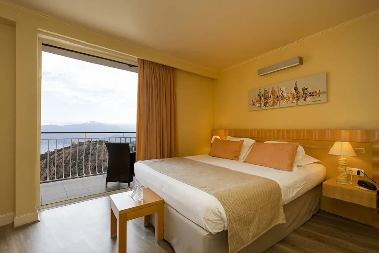 Luxury Double room with balcony and with sea view