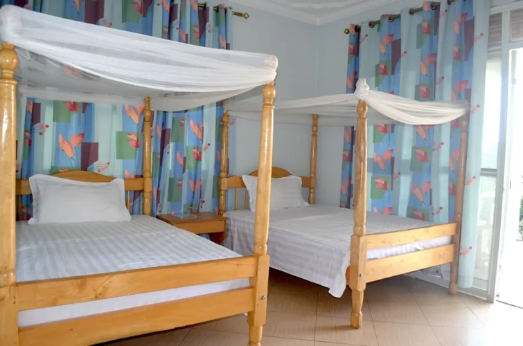 Standard Twin room with garden view