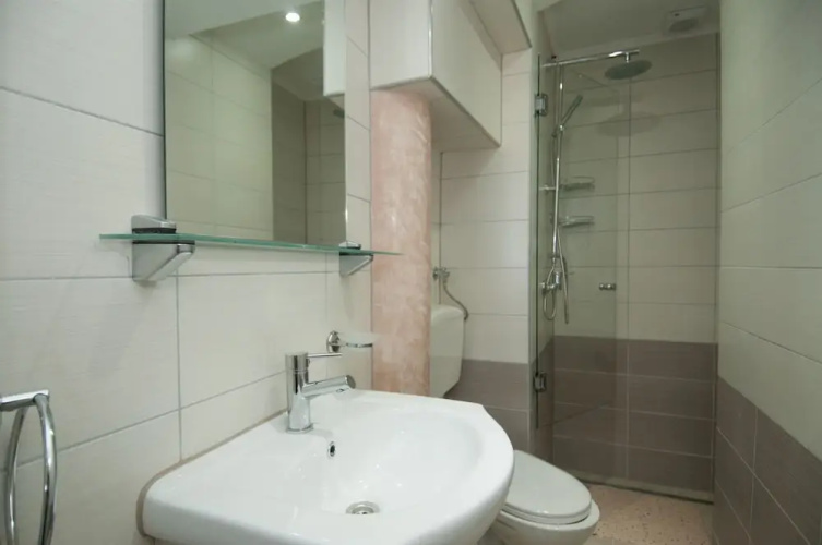 Apartments Tomic A8
