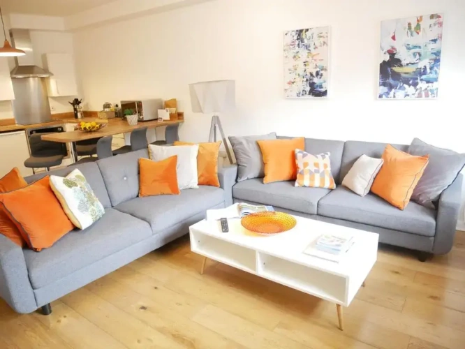 3 Bedrooms Apartment