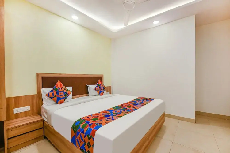 Fabhotel Royal Residency I