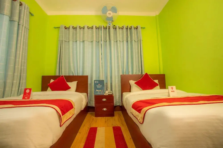 Oyo 146 Somewhere Hotel & Restaurant