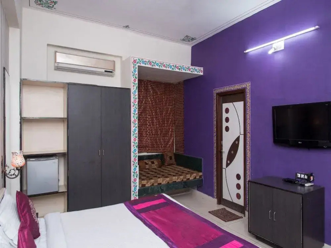 OYO 11716 Hotel Everest