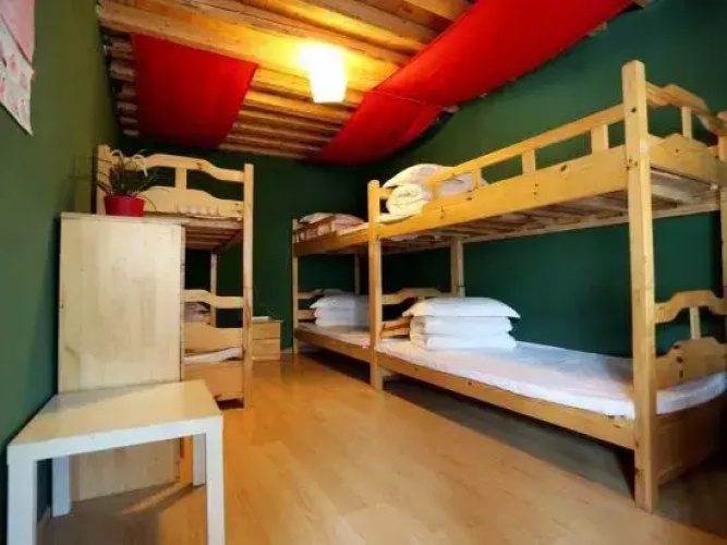 Lvpeng Youth Hostel