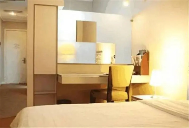 Hotel the Land