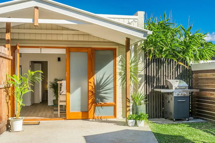 Byron Moon Large House & Half Moon Cottage