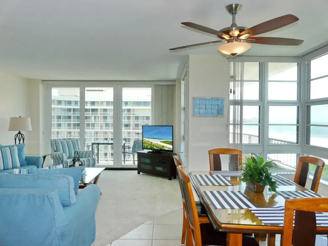 South Seas Tower 4-1711