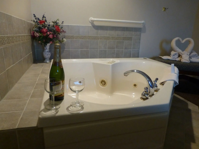 Hearthstone Inn & Suites
