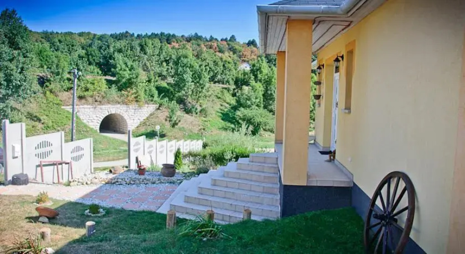 Búzavirág Apartmanház Eplény