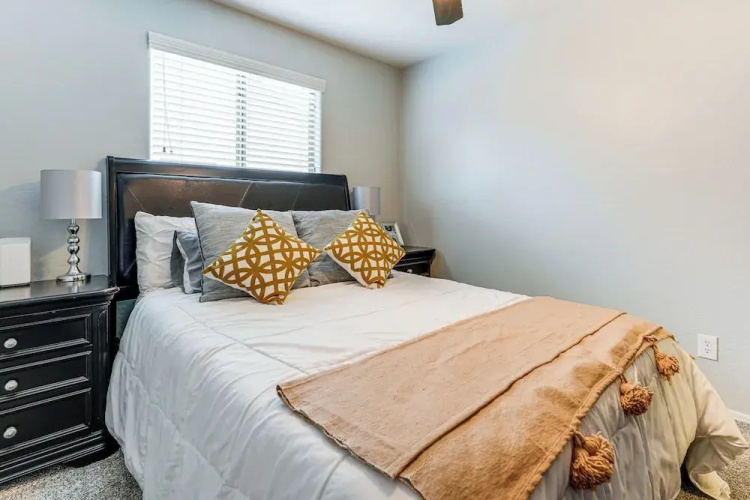 Pool Access! Suburban Home 11 Mi to Dtwn Gilbert