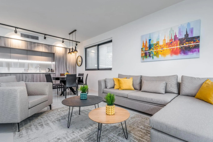 Spacious & Design 2BDR W/ balcony and parking
