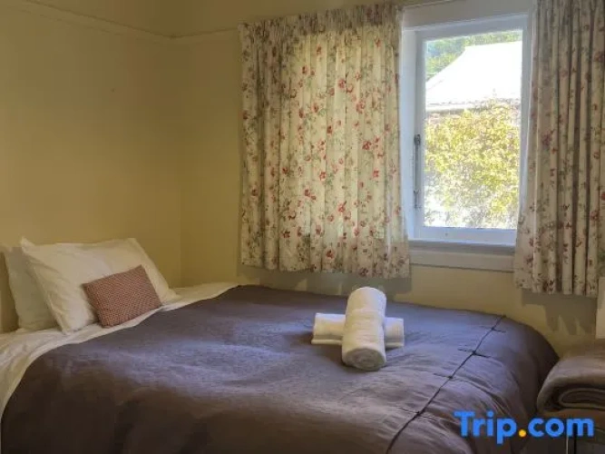 2 Bedrooms Cottage