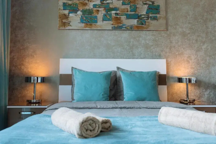 Tres Chic DOUBLE sized Apartment