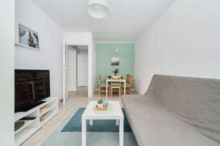Charming Apartment Fabryczna by Renters