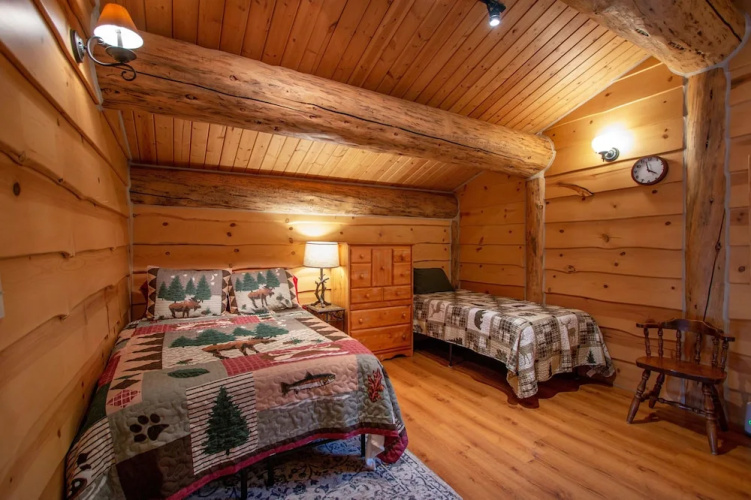 The Log Cabin 2 Bedroom Home by RedAwning