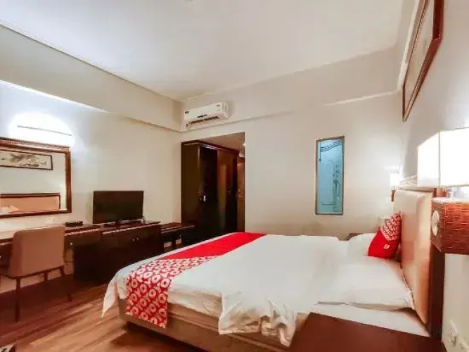 Huayu Hotel
