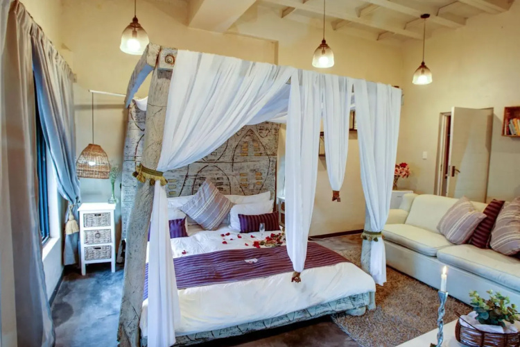 Bedrock Honeymoon Studio En-suite