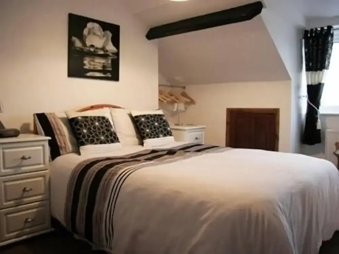 Ellie's Guest House