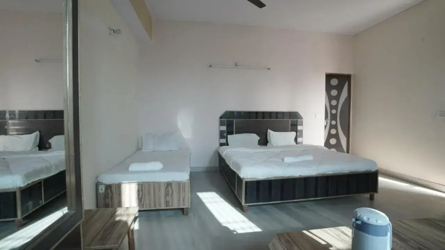 Hotel Mohan by OYO Rooms