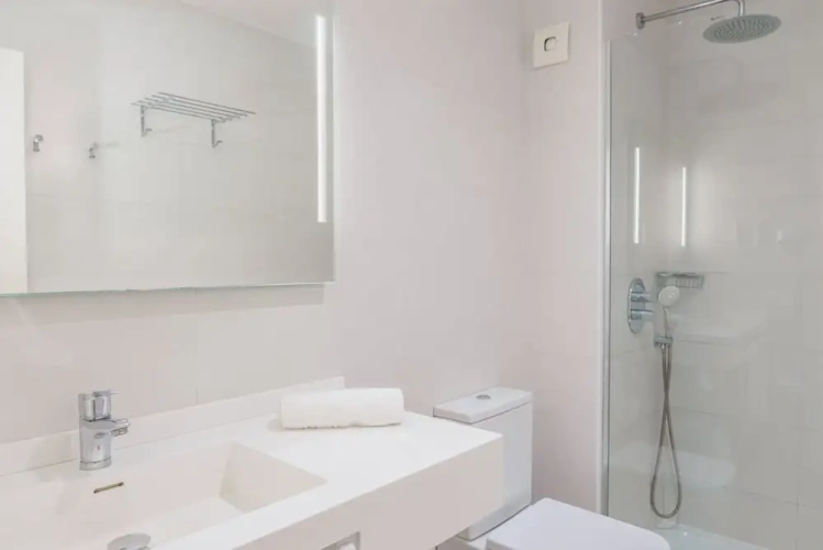 1 Bedroom Apartment with balcony and with sea view